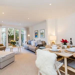 Hébergement de vacances Modern Mews House With Free Parking Space, And Patio By Huluki Sussex, Hove